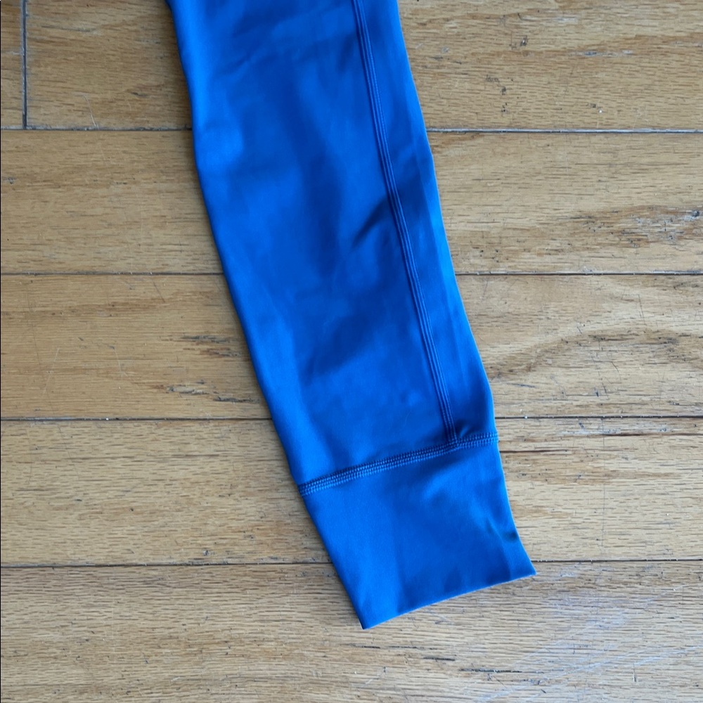 Vuori Set, Pool Blue bra and legging set. - Picture 4 of 9